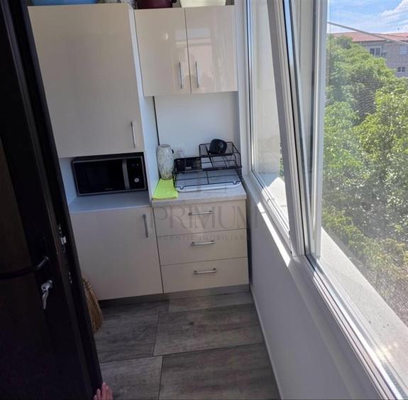 Apartament cu 3 camere decomandat în Girocului