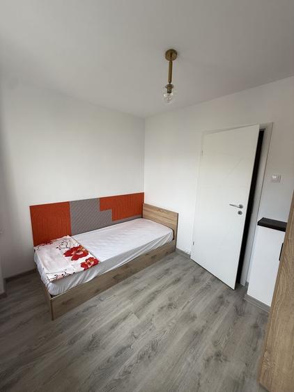 Inchiriez apartament 3 camere - 6
