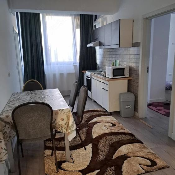 Apartament cu 3 camere decomandat în Exterior Vest