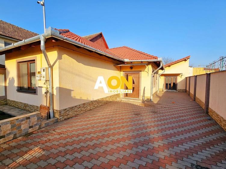 Casă individuală cu 4 camere cu Canalizare în Central
