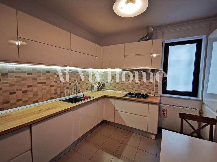 Apartament cu 3 camere decomandat, mobilat în Iancu Nicolae
