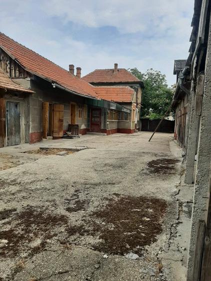 Casă cu 4 camere cu Teren 996 Mp în Central
