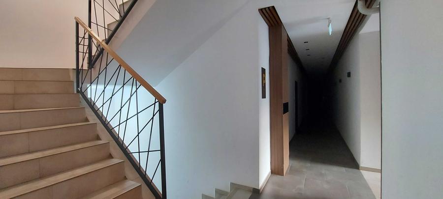 Apartament cu 3 camere decomandat în Tractorul