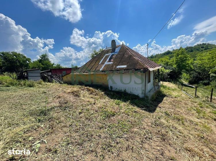 Casă cu 2 camere cu Teren 3200 Mp în Traian