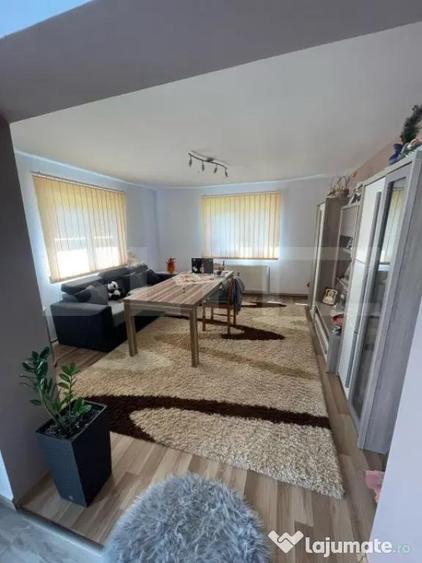 Casa cu 3 camere, 90 mp, 2 anexe gospodaresti si teren de 30 - 12