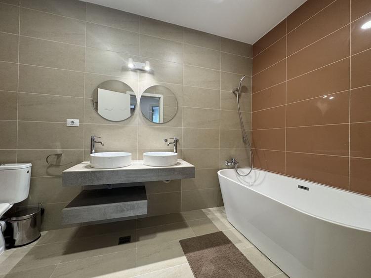 Apartament cu 4 camere decomandat, mobilat în Pipera