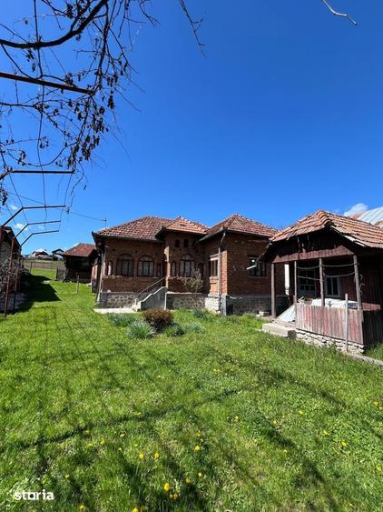 Casă cu 4 camere cu Teren 2200 Mp în Albești