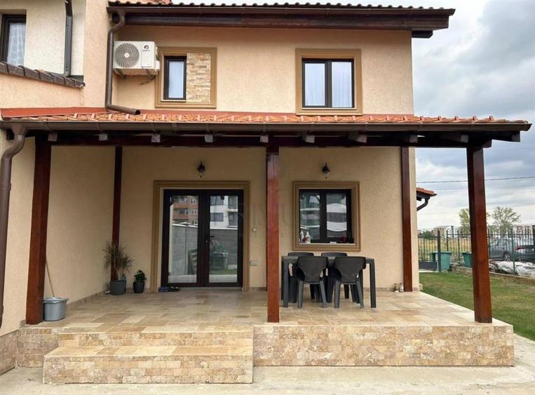 Duplex cu 4 camere cu Canalizare în Giroc