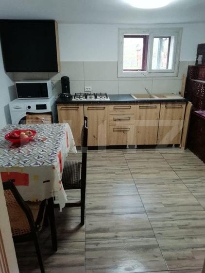 Casă individuală cu 8 camere cu Teren 2200 Mp în Exterior Est