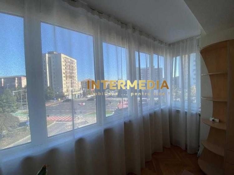 Apartament cu 3 camere decomandat, mobilat în Cetate
