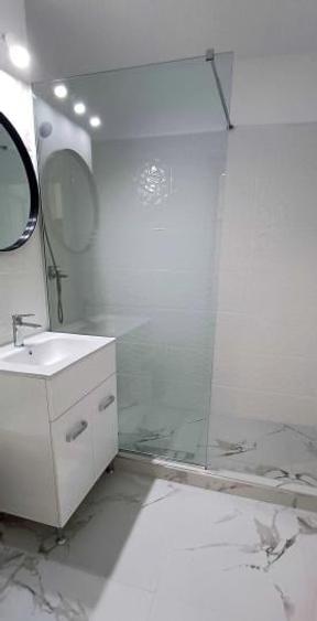 Apartament cu 2 camere decomandat în Trocadero