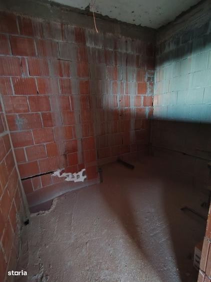 Casă cu 4 camere cu Teren 1600 Mp în Central