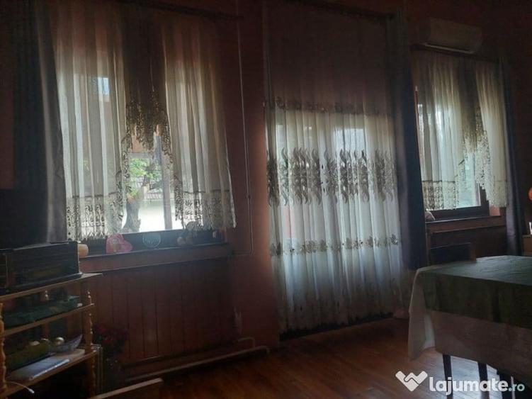Casă cu 4 camere cu Teren 630 Mp în Central