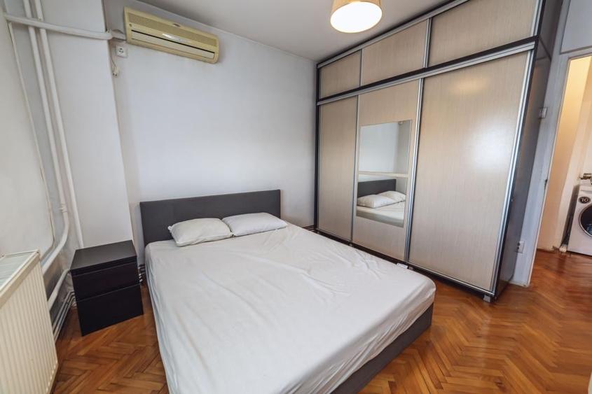 Apartament cu 2 camere semidecomandat, mobilat în Tei