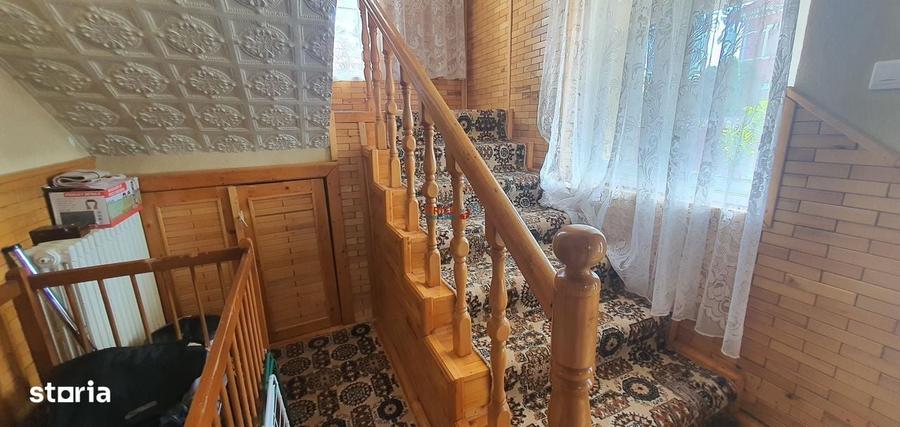 Casă cu 4 camere în Central