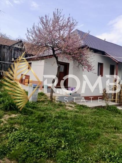 Casă individuală cu 3 camere cu Teren 900 Mp în Sânmihaiu Almașului