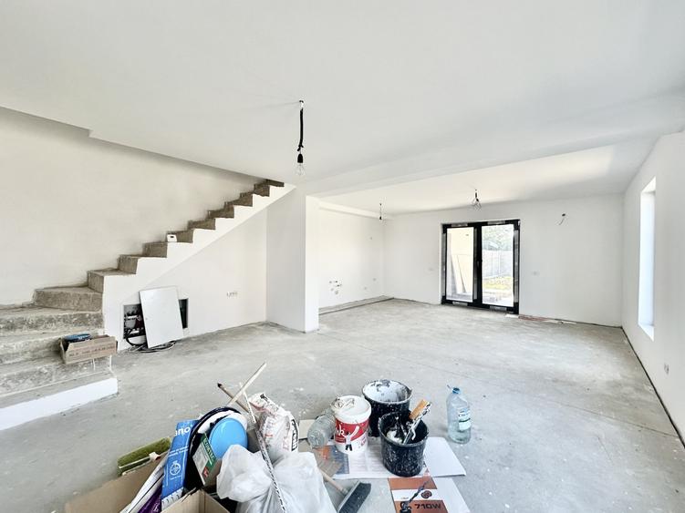 Duplex cu 4 camere cu Canalizare în Bazoșu Nou