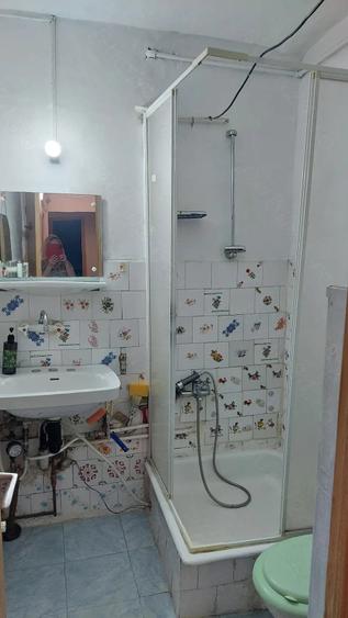 Apartament cu 4 camere decomandat în Lipovei