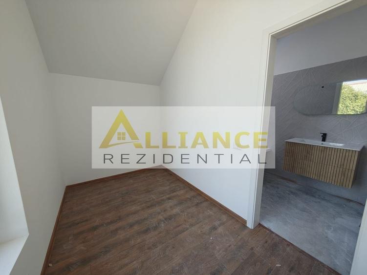 Casă individuală cu 4 camere cu Canalizare în Berceni