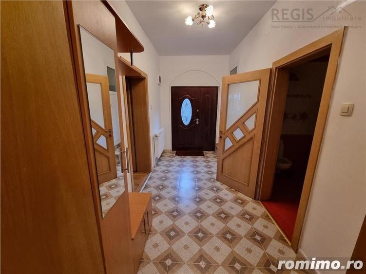Apartament cu 3 camere, mobilat în Florilor