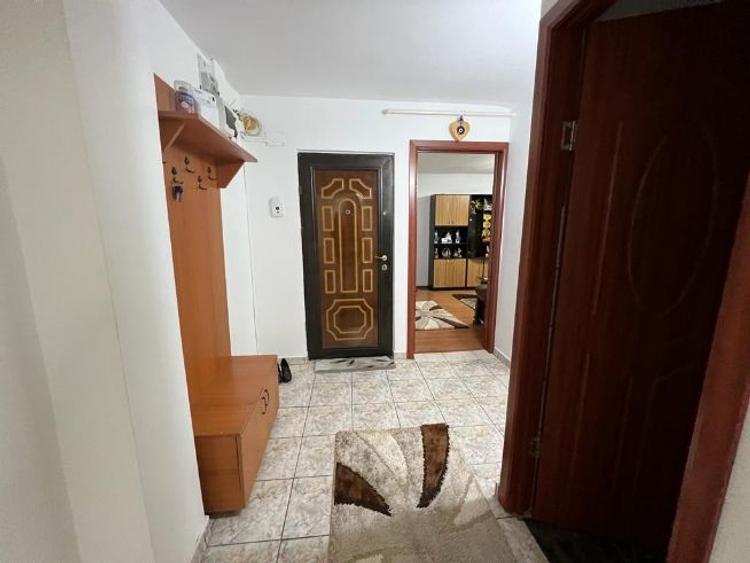 Apartament cu 3 camere decomandat în Faleza Nord
