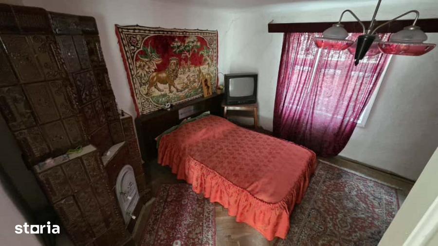 Casă cu 10 camere semidecomandat cu Teren 3200 Mp în Gologanu