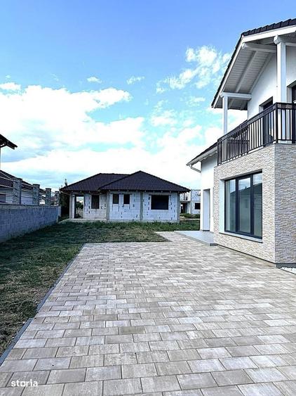 Casă cu 4 camere cu Teren 400 Mp în Central