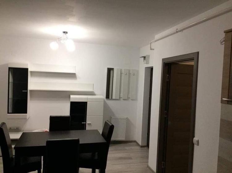 Apartament cu 3 camere decomandat în Florești