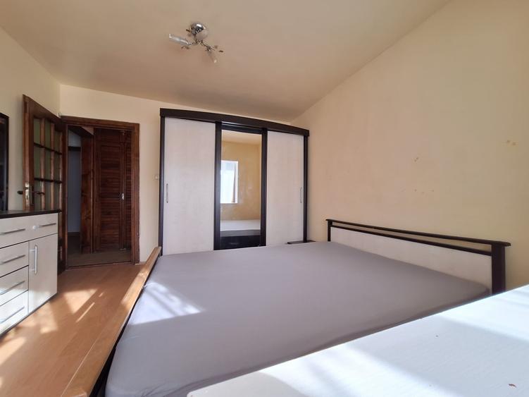 Apartament cu 3 camere decomandat, mobilat în Lipovei