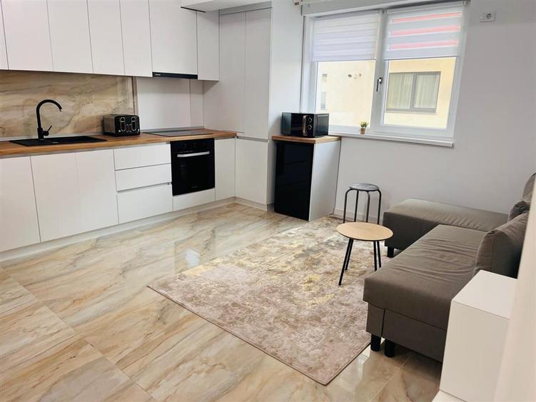 Apartament cu 2 camere semidecomandat, mobilat în Calea București