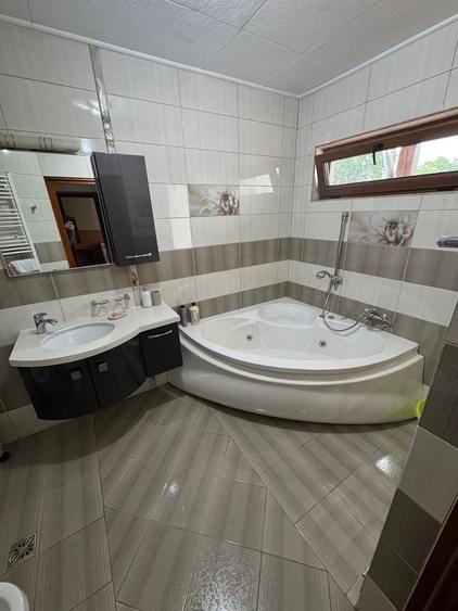 Casă cu 3 camere cu Teren 350 Mp în Central