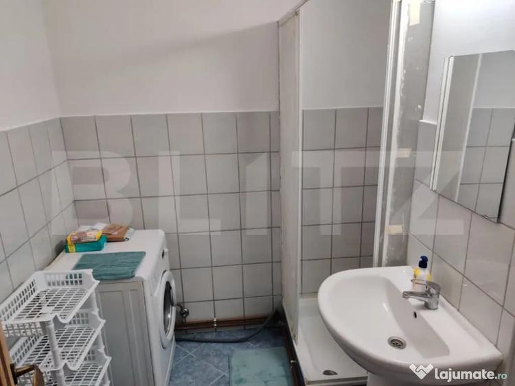 Apartament cu 3 camere decomandat în Tractorul