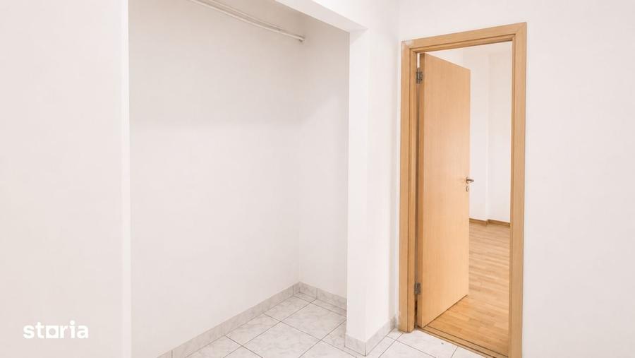 Apartament cu 3 camere semidecomandat în Pantelimon