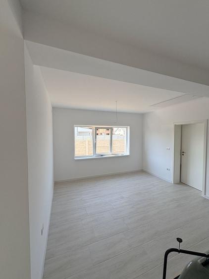 Duplex cu 3 camere cu Canalizare în Moșnița Veche
