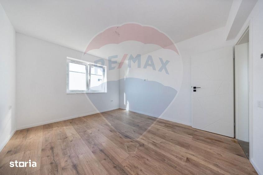 Casă cu 4 camere cu Teren 500 Mp în Sânpetru