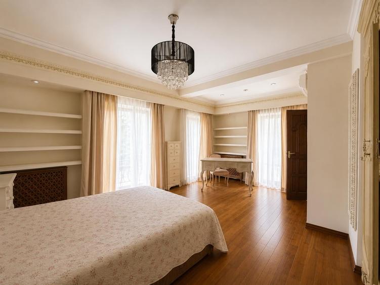 Casă individuală cu 5 camere cu Canalizare în Băneasa