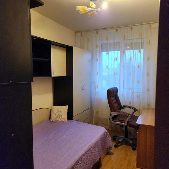 Apartament cu 3 camere decomandat în Exterior Vest