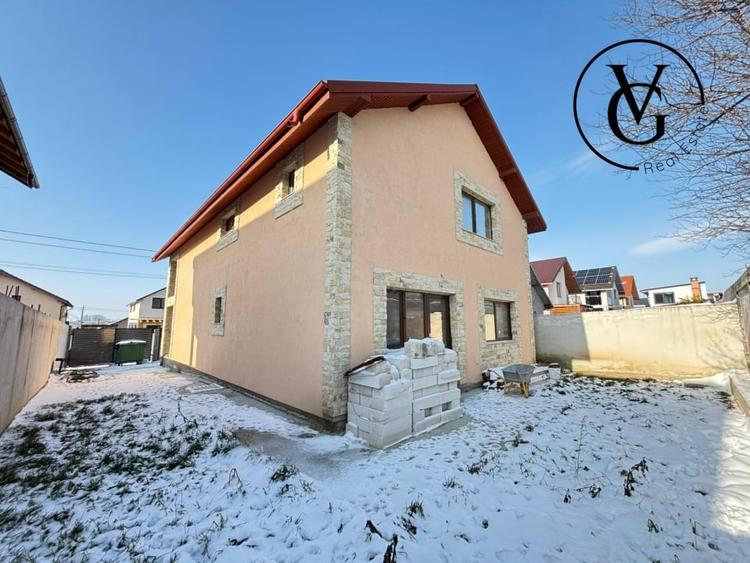 Casă individuală cu 4 camere cu Canalizare în Lumina