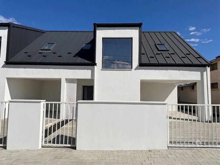 Apartament cu 4 camere decomandat în Central