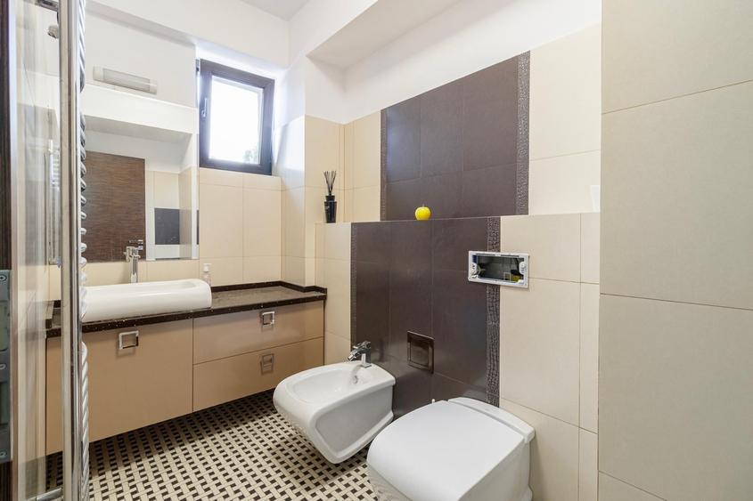 Apartament cu 4 camere decomandat în Kiseleff
