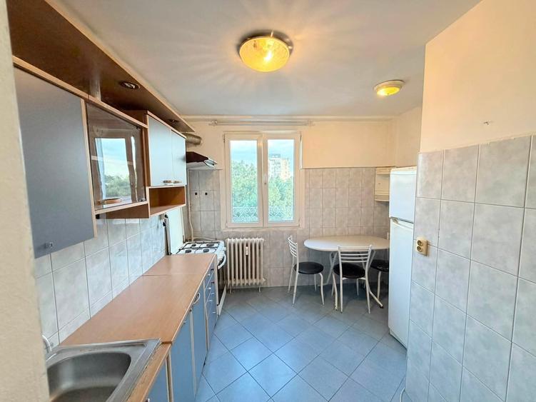 Apartament cu 3 camere decomandat în Drumul Taberei