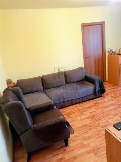 Apartament cu 2 camere semidecomandat, mobilat în Dacia