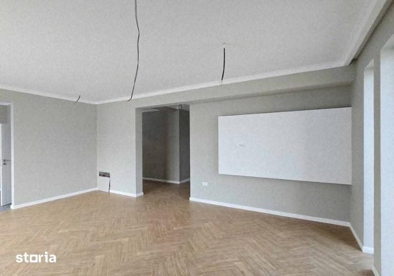Casă cu 4 camere cu Teren 440 Mp în Central