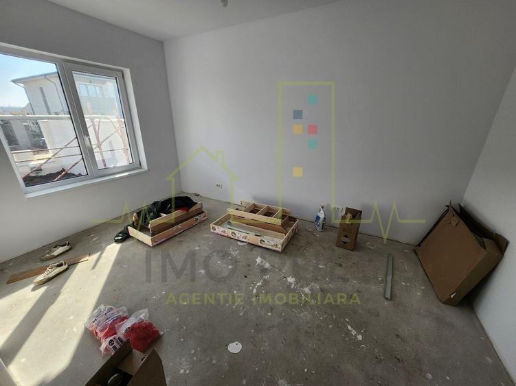 Duplex cu 5 camere cu Canalizare în Dumbrăvița