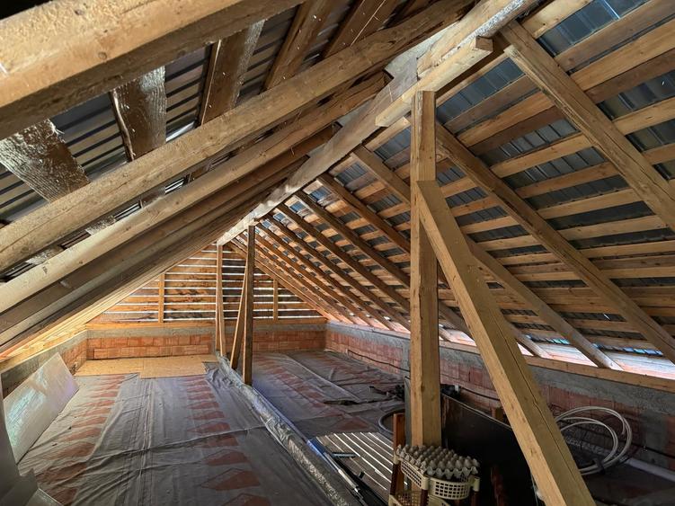 Casă individuală cu 1 camere cu Teren 4000 Mp în Muntele Rece