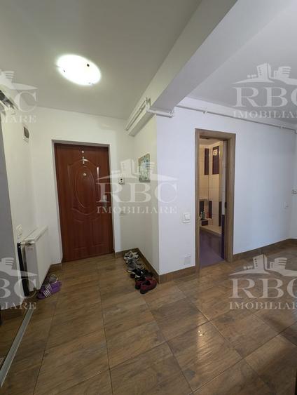 Apartament cu 3 camere decomandat în Florești