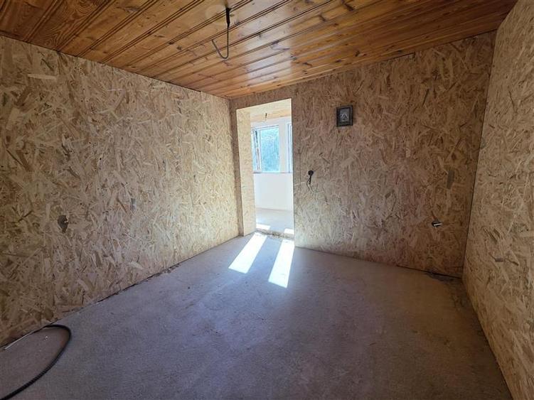 Casă individuală cu 2 camere cu Teren 324.70001220703 Mp în Periferie