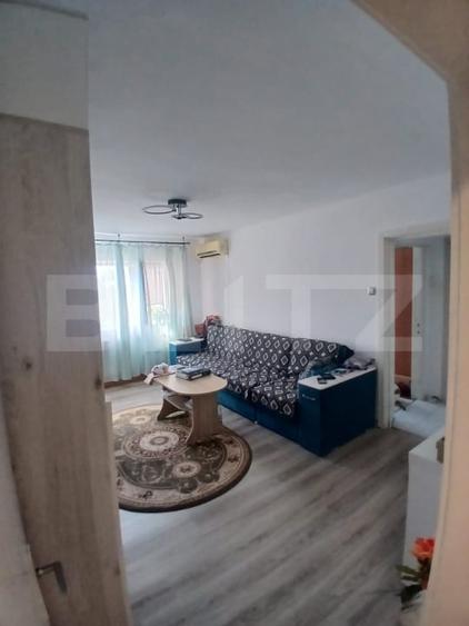 Apartament cu 3 camere semidecomandat, mobilat în Podu Roș