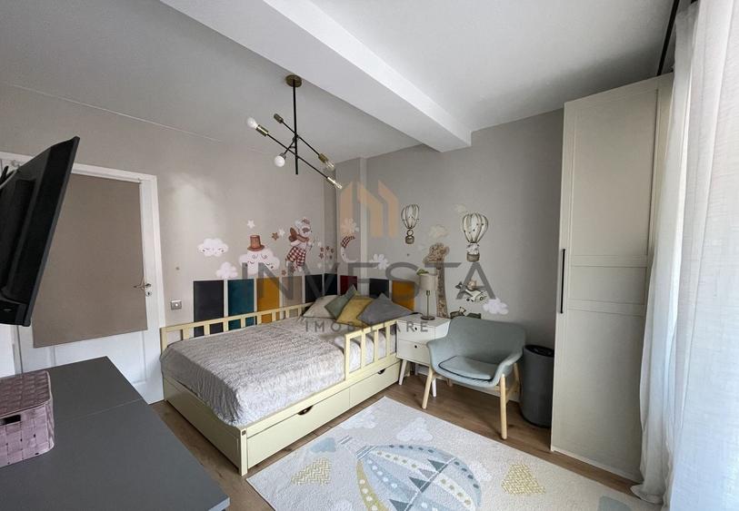 Apartament cu 4 camere semidecomandat, mobilat în Bună Ziua