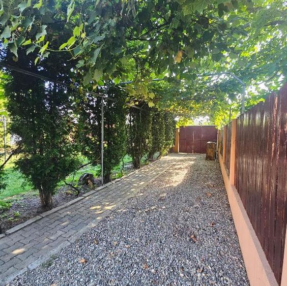 Casă individuală cu 7 camere cu Teren 1723 Mp în Hărman